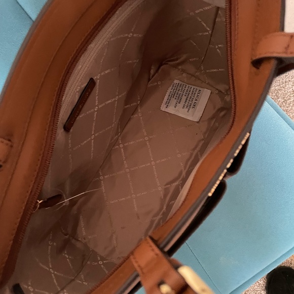 Michael Kors Jet Set Medium Pocket Tote - Picture 5 of 8